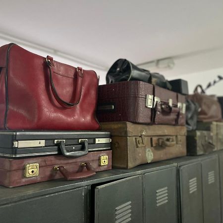 Eagle'S Nest Hostel ポストイナ エクステリア 写真