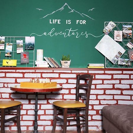 Eagle'S Nest Hostel ポストイナ エクステリア 写真