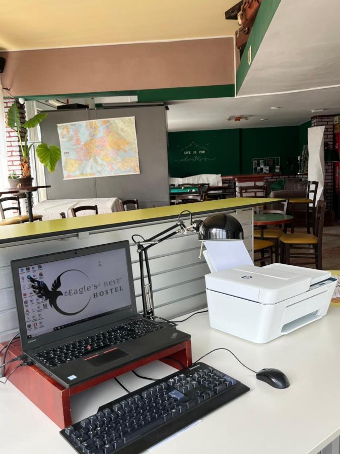 Eagle'S Nest Hostel ポストイナ エクステリア 写真