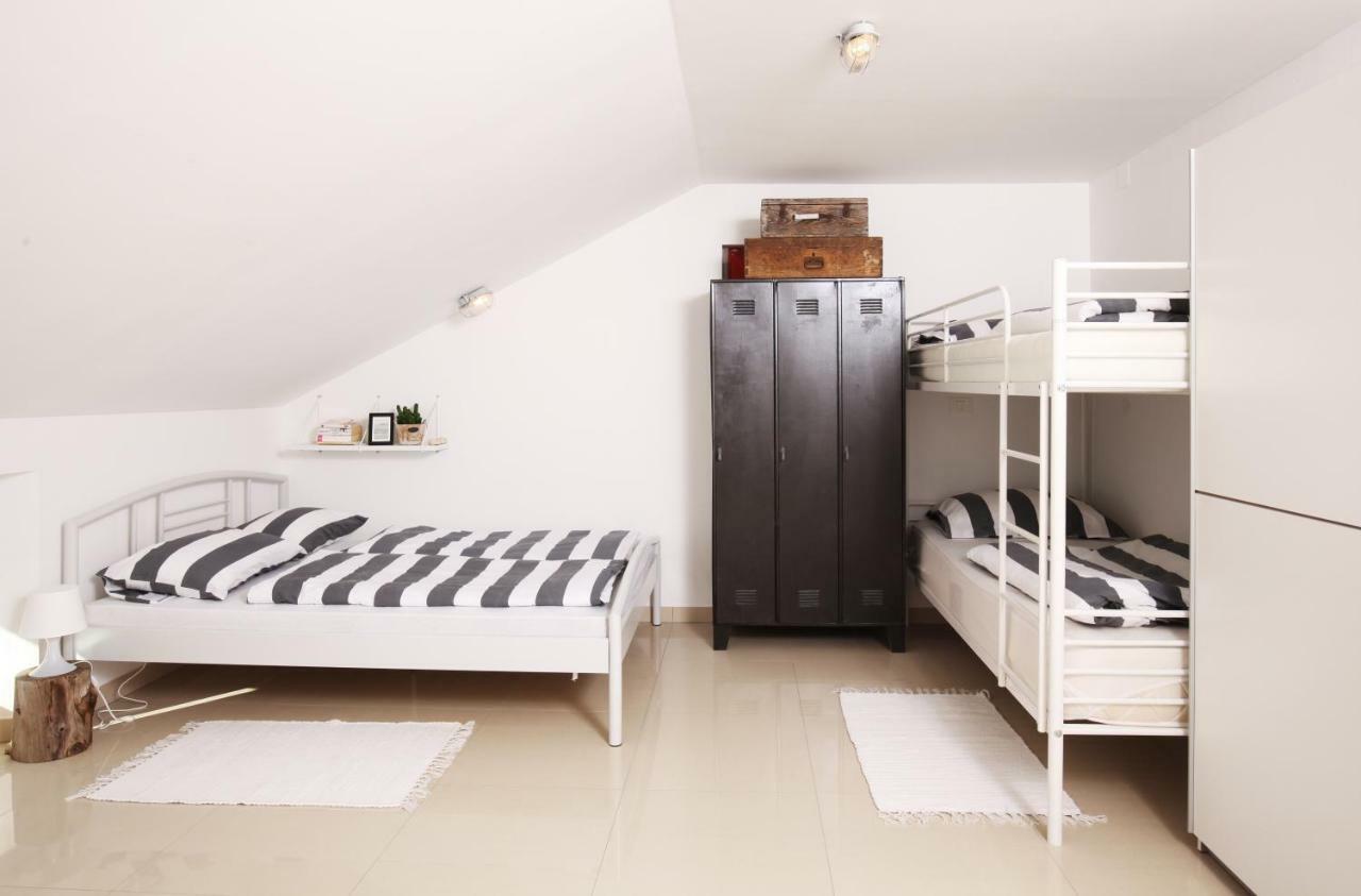Eagle'S Nest Hostel ポストイナ エクステリア 写真
