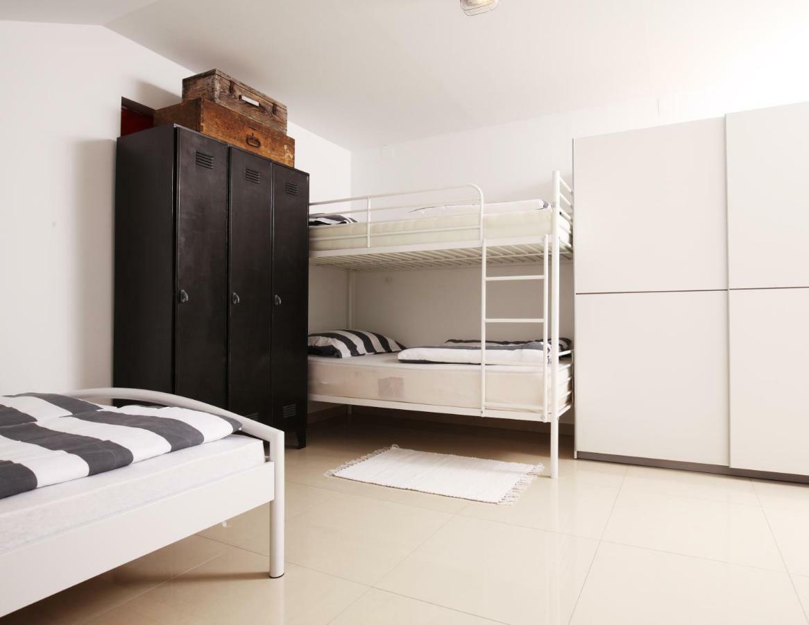 Eagle'S Nest Hostel ポストイナ エクステリア 写真