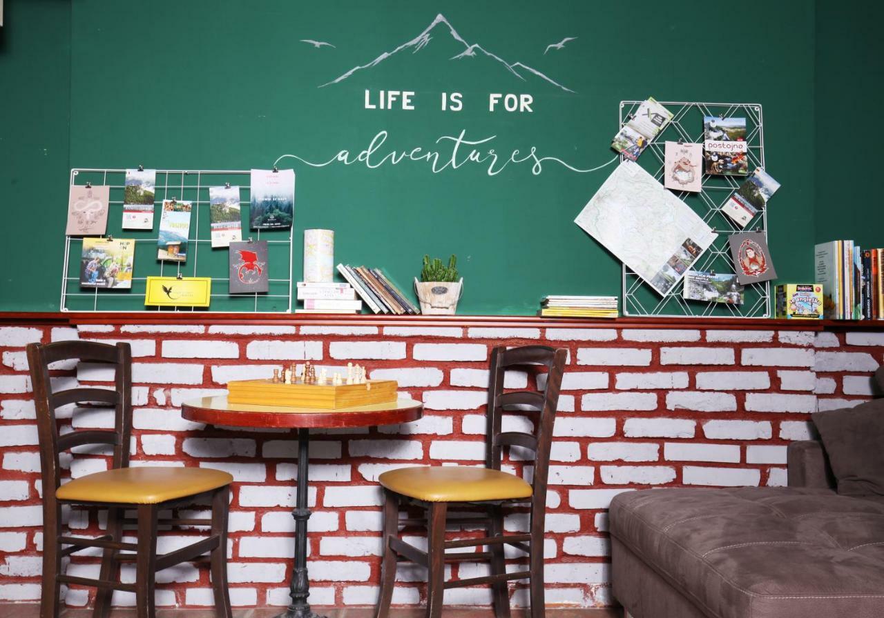 Eagle'S Nest Hostel ポストイナ エクステリア 写真